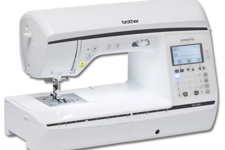 Bild: Innov-is 1300 von BROTHER - eine Näh- und Quiltmaschine mit einer große Arbeitsfläche