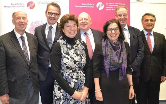 Bild: Prof. Dr. Carl H. Esser wird Ehrensenator an Manager-Schmiede - Wolfgang Dittmann mit eindrucksvoller Laudatio