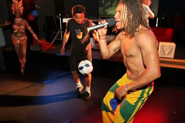 Bild: Fußball-WM: Zwischen Capoeira und „Love Generation“