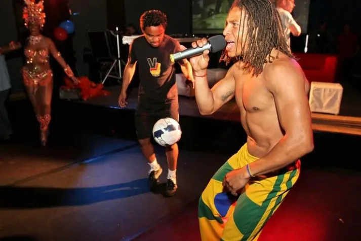 Bild: Fußball-WM: Zwischen Capoeira und „Love Generation“