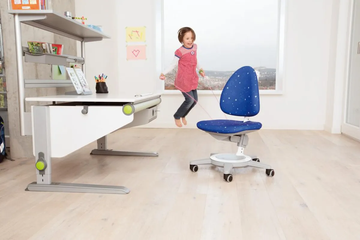 Drehstuhl Maximo 15 und Schreibtisch Winner von moll