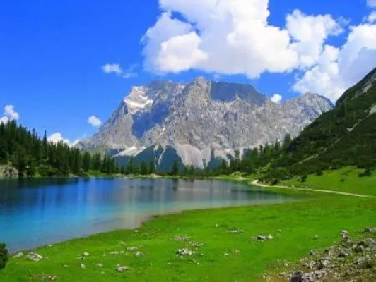 Die DeutschlandCard hat ein neues Kartenmotiv - Teilnehmer wählen die Zugspitze zum schönsten Fotomotiv Bild: Die DeutschlandCard hat ein neues Kartenmotiv - Teilnehmer wählen die Zugspitze zum schönsten Fotomotiv