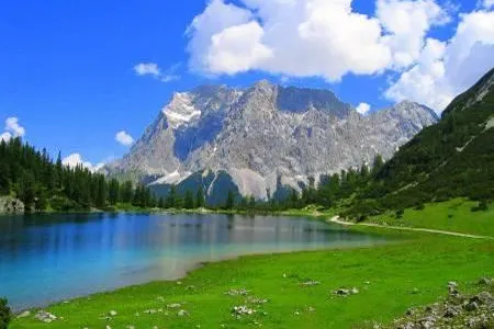 Bild: Die DeutschlandCard hat ein neues Kartenmotiv - Teilnehmer wählen die Zugspitze zum schönsten Fotomotiv