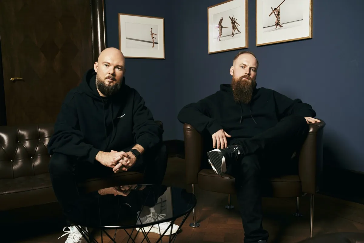 Foto (v.l.n.r.): Phillip Böndel, CEO, und Tobias Kargoll, Chief Cultural Officer von THE AMBITION.