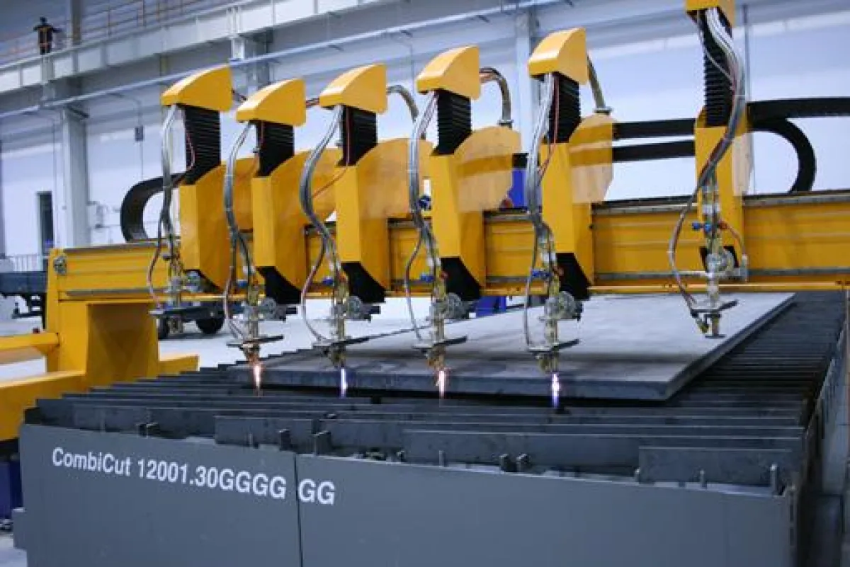 Brennschneidanlage mit sechs Autogenbrennern von MicroStep