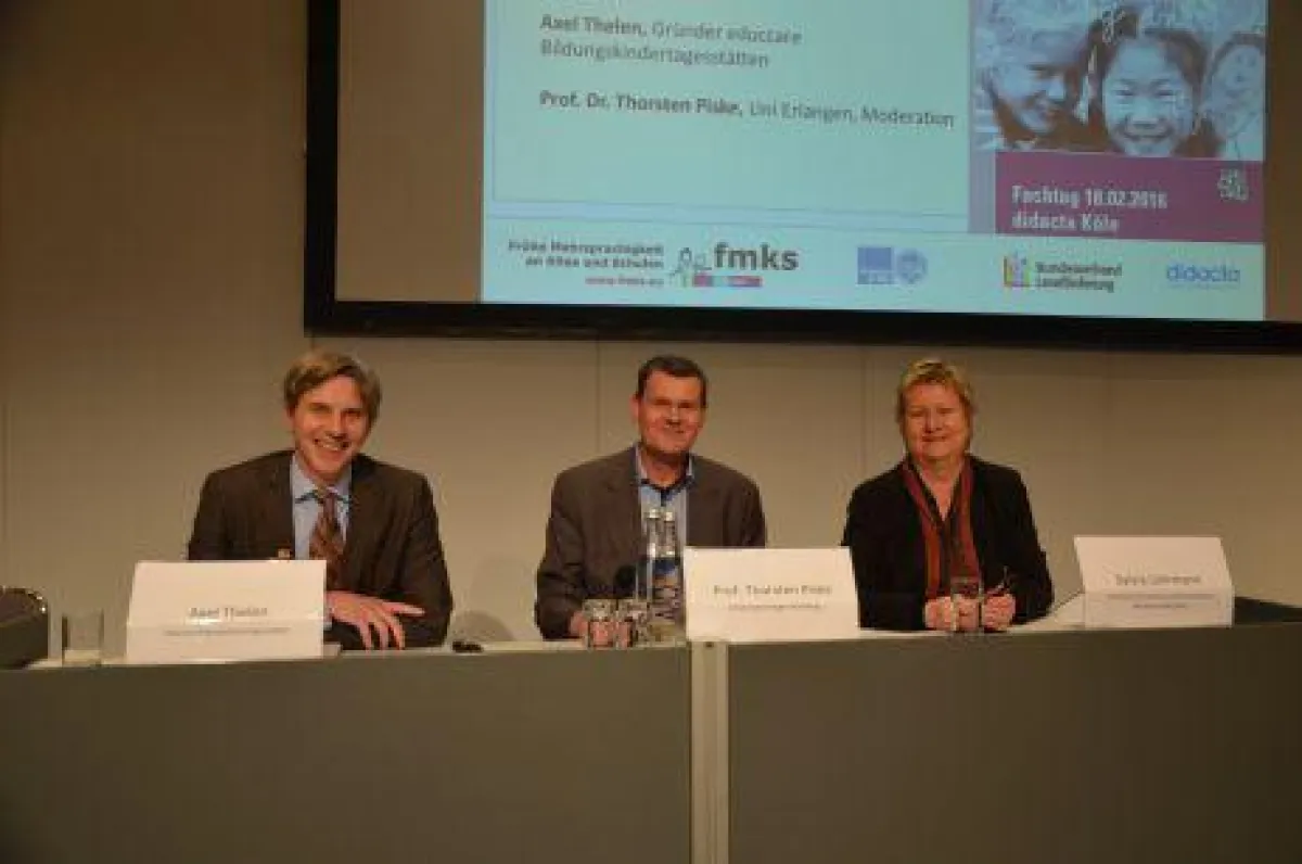 von links: Axel Thelen, Prof. Dr. Thorsten Piske, Bildungsministerin Sylvia Löhrmann