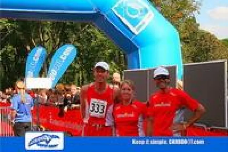 Carboo4U als Partner, Förderer und "Energieversorger" auf der Strecke beim 2. indeland Triathlon 2009 Bild: Carboo4U als Partner, Förderer und "Energieversorger" auf der Strecke beim 2. indeland Triathlon 2009