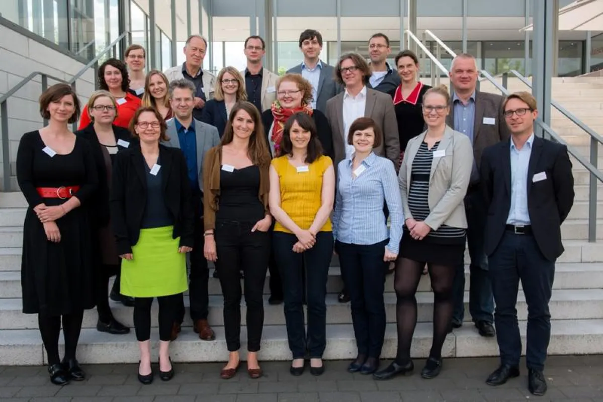 Wissenschaftlerinnen und Wissenschaftler aus den geförderten Projekten beim Auftakt der ersten Förderphase 2015-2017 des Forschungsfonds Kulturelle Bildung. (Simon Bierwald)
