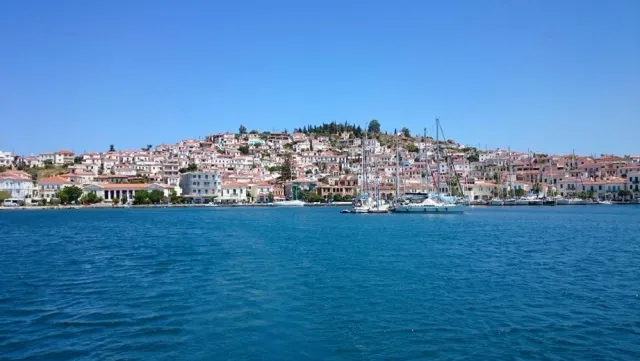 Bild: Sightseeing und sportliches Segeln bei der „Akropolis Charterweek"