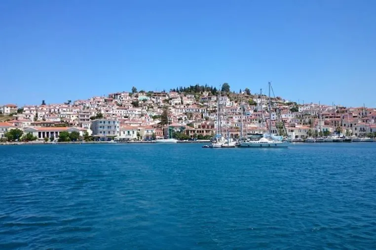 Bild: Sightseeing und sportliches Segeln bei der „Akropolis Charterweek"