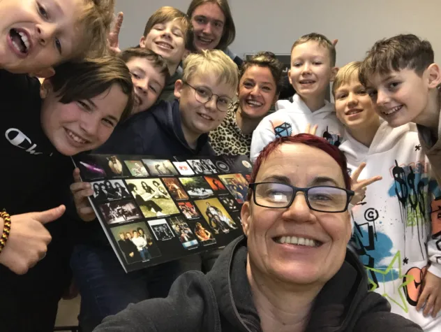 Bild: Wenn Fritz, Dave, Finnley, Zakhar, Max, Susi, Romeo, Willi, Raphi, Felix und Mia ihre Helden spielen