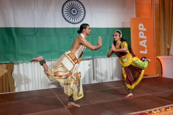 Bild: Honorarkonsul Lapp bringt den Indian Summer nach Stuttgart