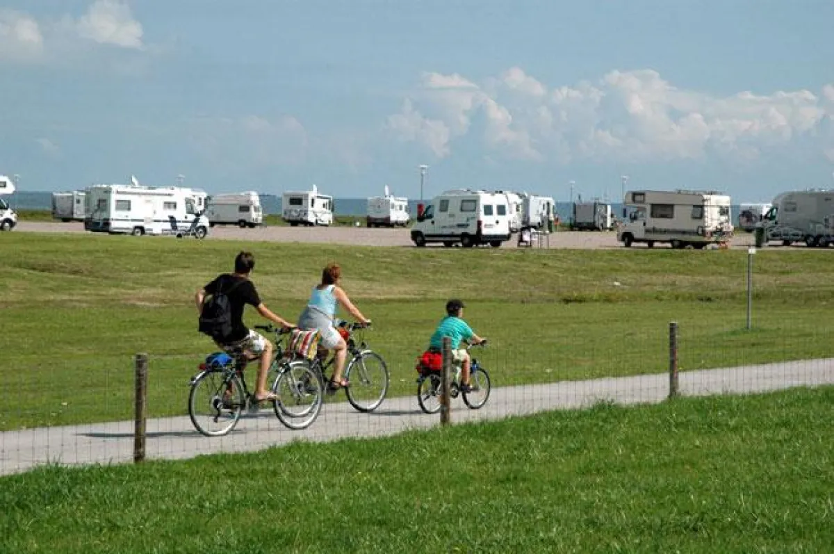 Schöne Aussichten: Der Stellplatz bietet freien Blick auf die Nordsee