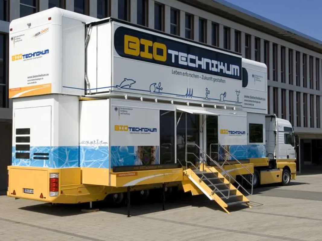 Labor, Konferenzraum, Kino und multimediale Ausstellung zugleich: die mobile Erlebniswelt