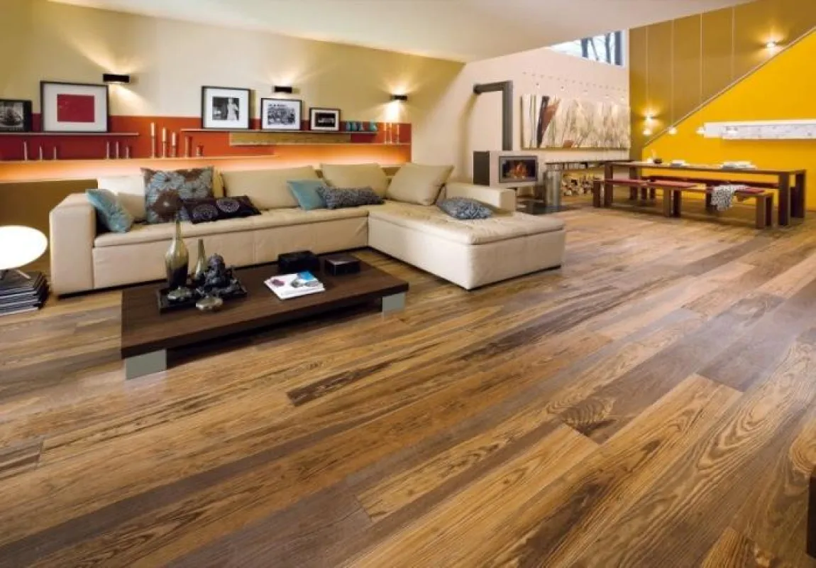 Authentisch und aufregend: HARO Parkett Landhausdiele Esche Barrique naturaLin plus. Bild: tdx/Haro