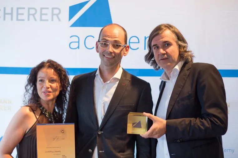 Günther Hainz aus Kirchheim bei München gewinnt den Golden Award beim Internationalen Speaker Slam Bild: Günther Hainz aus Kirchheim bei München gewinnt den Golden Award beim Internationalen Speaker Slam