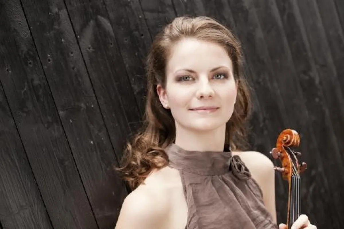 Geigerin und „Preisträgerin in Residence“ Veronika Eberle ist das Gesicht der Saison 2012