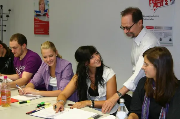 Bild: Neuer Vorbereitungskurs für die Ausbildung zum Fremdsprachenkorrespondenten an der Dolmetscherschule Köln