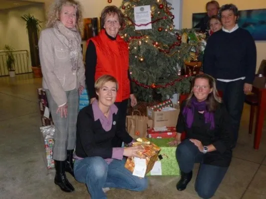 Bild: Weihnachtswunschbaum 2009 – Im Krisenjahr, neuer Geschenkerekord