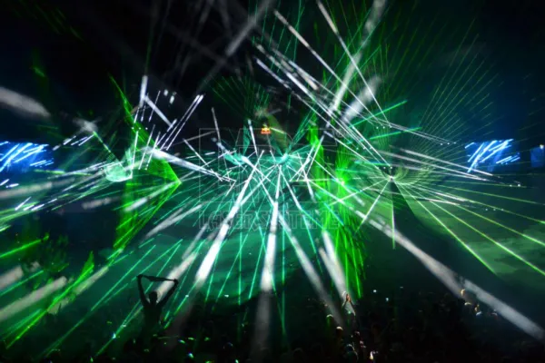 Bild: Unglaubliches Lasershow Spektakel am Salzburgring – Besucher feierten das Electric Love Festival 2013