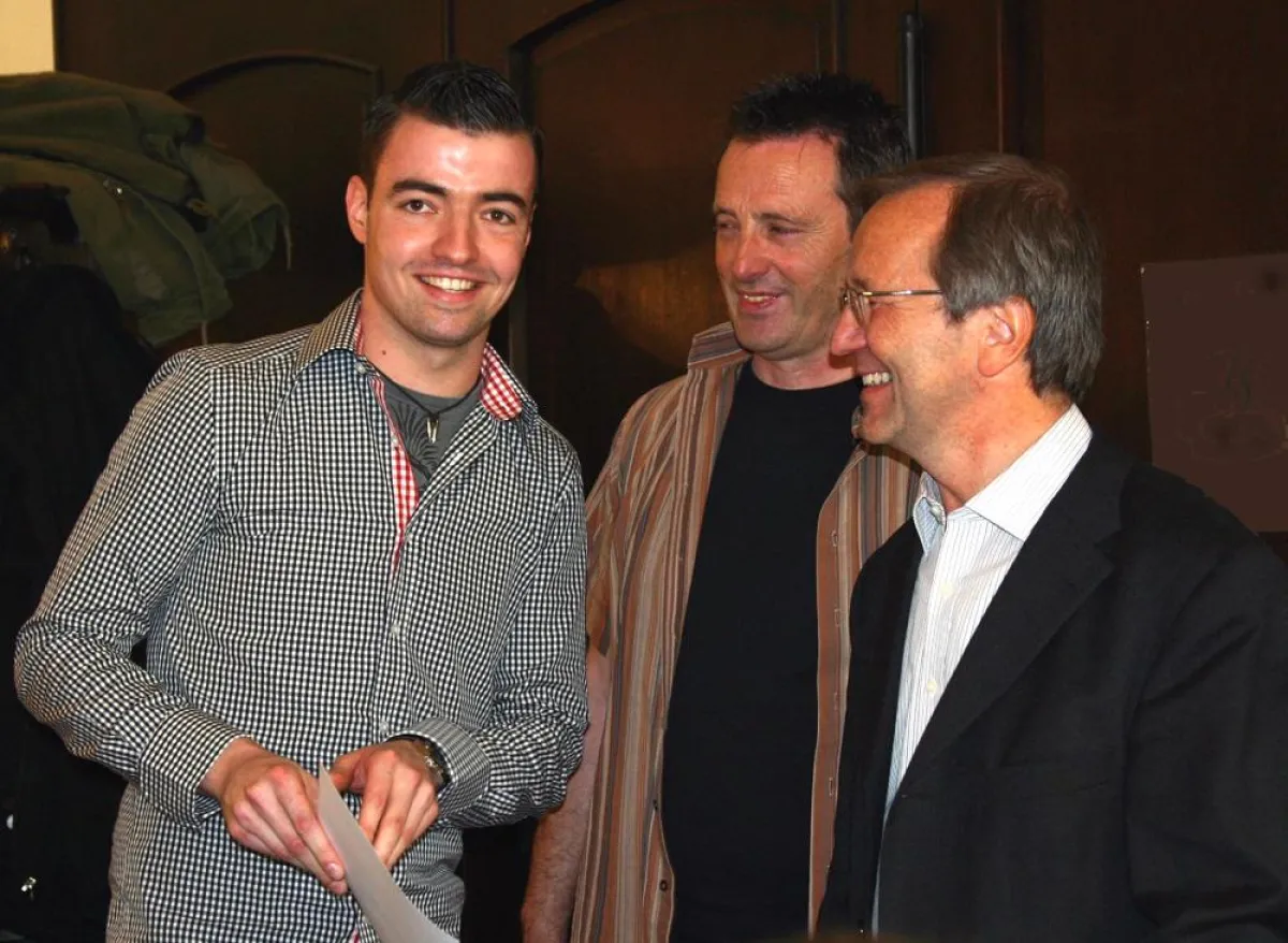 Das Foto zeigt den besten TBW-Absolventen Markus Könn mit Helmut Delzepich und Joachim Martin.