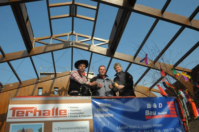 Münsterländer Handwerksbetriebe bauen einmaliges Reifelager Bild: Münsterländer Handwerksbetriebe bauen einmaliges Reifelager
