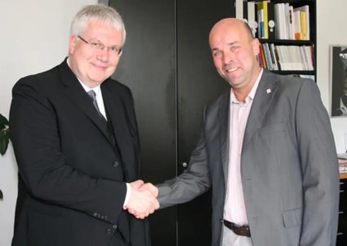 Jörg Müller-Kindt (CEO NetworkedAssets GmbH), Hans Georg Helmstädter (Präsident FHB), v.l.n.r.