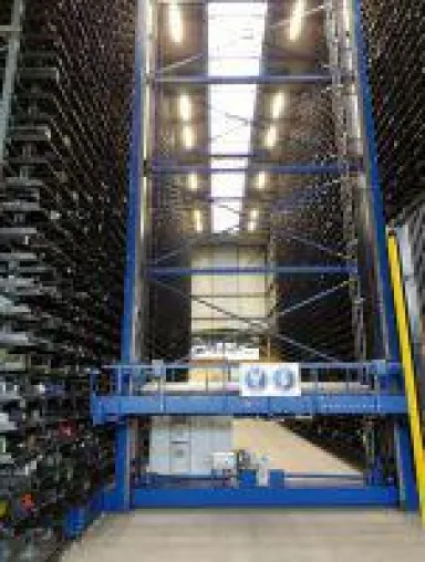 Maßgeschneiderte LED Beleuchtung in Lager&Logistik von niedrigen Hallen bis Hochregallager >50m Lichtpunkthöhen Bild: Maßgeschneiderte LED Beleuchtung in Lager&Logistik von niedrigen Hallen bis Hochregallager >50m Lichtpunkthöhen