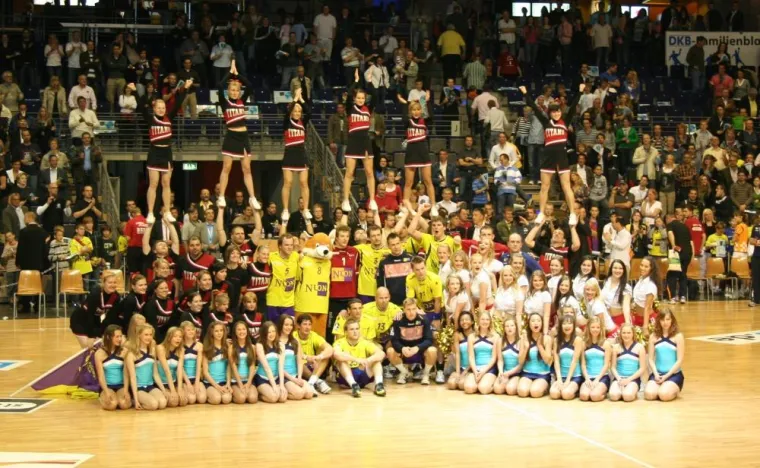 Bild: Dance Deluxe, Dance Delight und Titans Berlin beim Rekord-Handballspiel