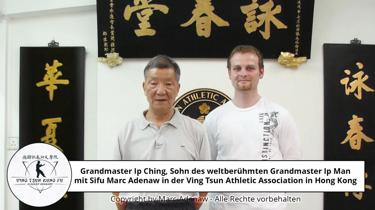 Grandmaster Ip Ching mit Sifu Marc Adenaw in der Ving Tsun Athletic Association in Hong Kong (© Copyright by Marc Adenaw - Ving Tsun Akademie)