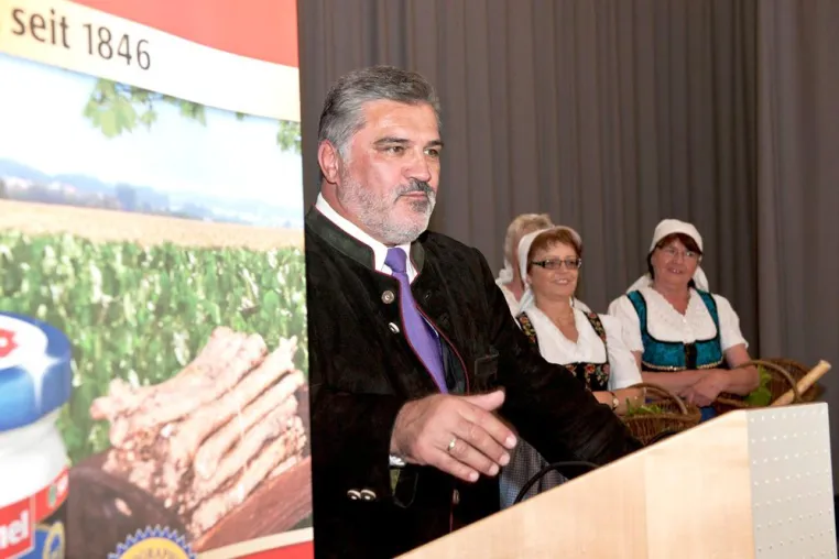 Bild: Weltgenusserbe Bayerischer Meerrettich: ?Baiersdorfer Krenmarkt eröffnet Erntesaison 2010