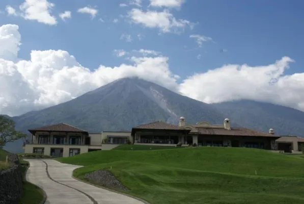 Bild: Guatemala als Geheimtipp - Golf im Umfeld aktiver Vulkane