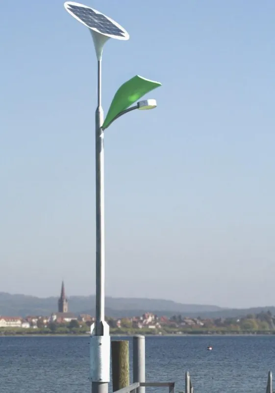 Im Test: Die neue Solarleuchte ,Dalbensolar' im Yachthafen der Gemeinde Moos am Bodensee.
