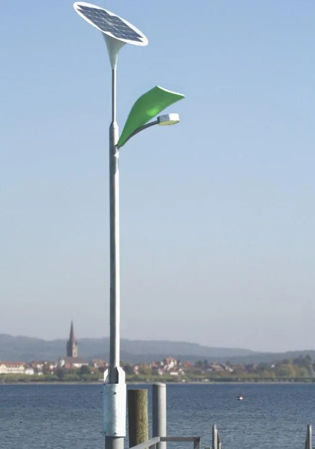 Im Test: Die neue Solarleuchte ,Dalbensolar' im Yachthafen der Gemeinde Moos am Bodensee.