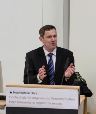 Bild: Neu berufener Hochschullehrer stellt sich der Öffentlichkeit auf dem Halberstädter Campus vor