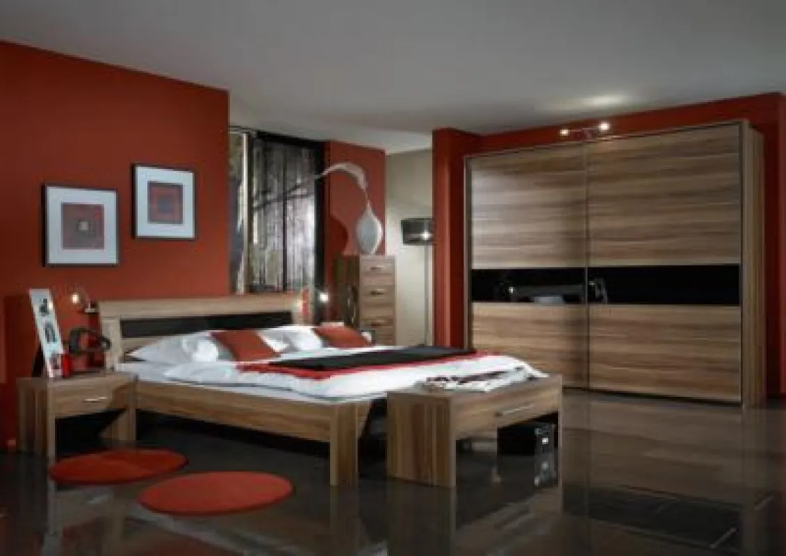 Trendy: Schlafzimmer in Nussbaum-Ausführung. (Foto: wimex)