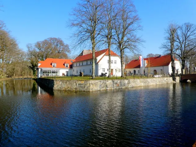 Den Oktober genießen auf Usedom im Wasserschloss Mellenthin Bild: Den Oktober genießen auf Usedom im Wasserschloss Mellenthin