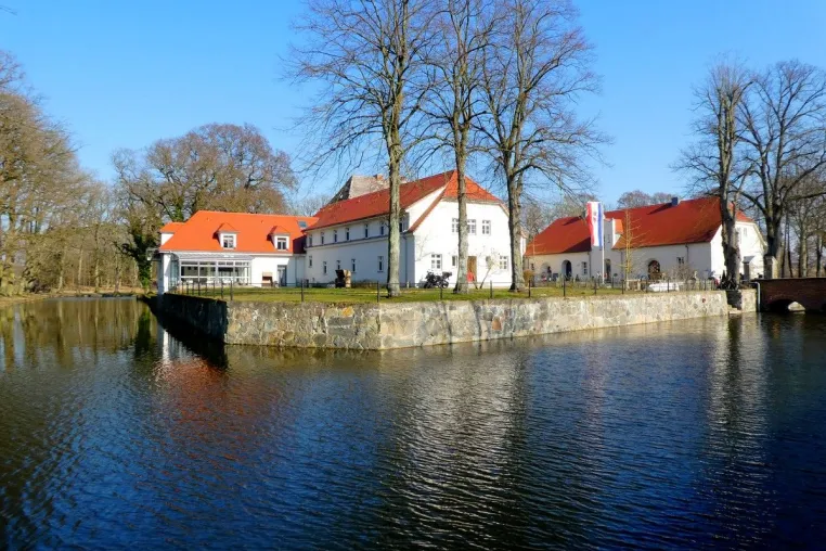 Den Oktober genießen auf Usedom im Wasserschloss Mellenthin Bild: Den Oktober genießen auf Usedom im Wasserschloss Mellenthin