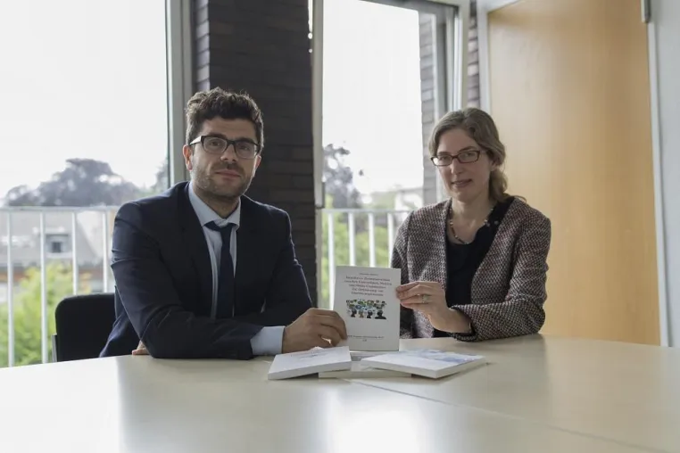 Bild: Professorin der Cologne Business School und Absolvent publizieren gemeinsam zum Thema Open Innovation