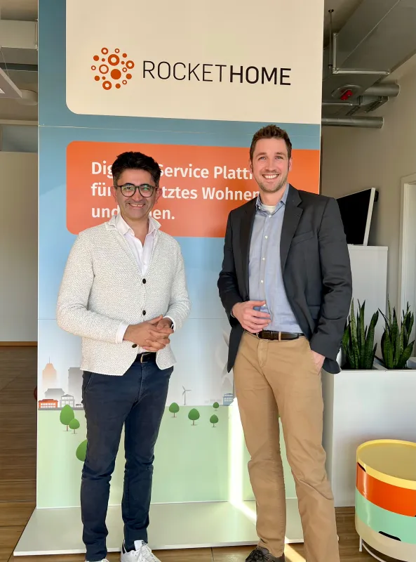 Yüksel Sirmasac (Geschäftsführer ROCKETHOME) und Robert Schlieper (Geschäftsführer WILKA)) (© WILKA Schließtechnik GmbH)