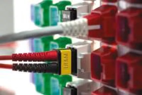 Bild: IBM bietet europäischen Kunden Verkabelungslösungen von R&M