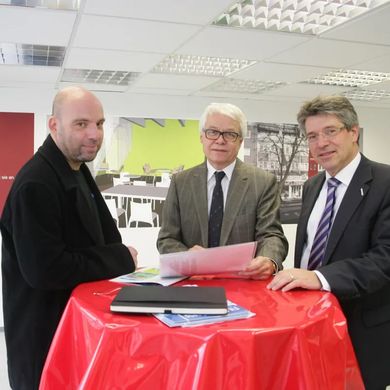 Johannes Jansen von der Firma Freimeister, Vorstand Heinz-Wilhelm Hermeling und Dr. Ulrich Schückhaus von der WFMG