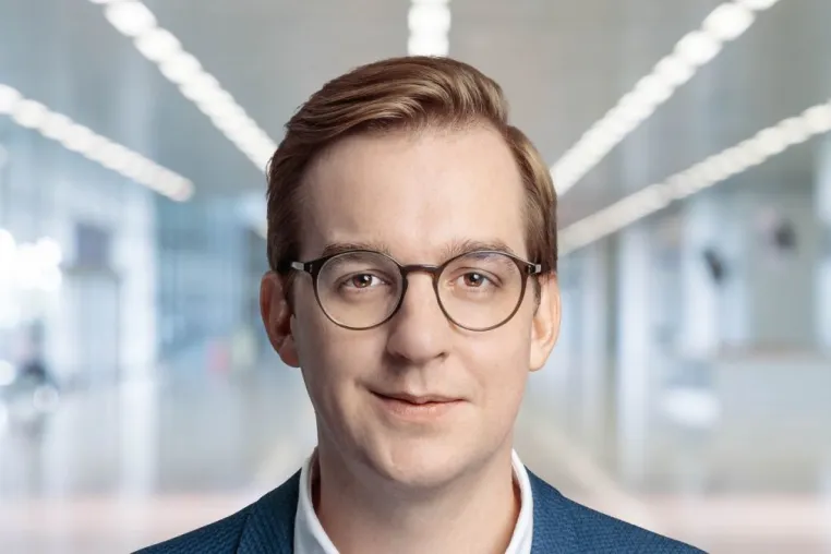 Marian Gerster startet als Director bei Saxenhammer & Co. - Sektorexperte für Marketing & Media Bild: Marian Gerster startet als Director bei Saxenhammer & Co. - Sektorexperte für Marketing & Media