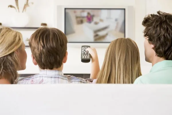 Bild: Deutsche wollen im Urlaub Fernsehen