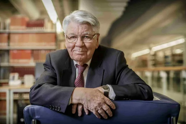 Bild: Der Wegbereiter der FernUniversität wird 100: Prof. Dr. Dr. h.c. mult. Otto Peters
