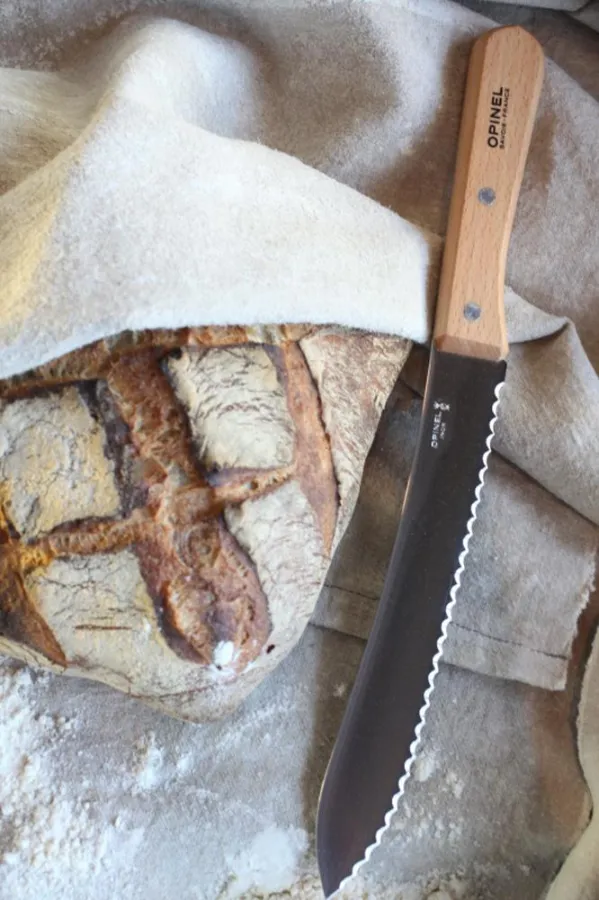 Opinel Brotmesser mit frischem Brot aus der Reihe atmosphere pics::http://kpr-kom.me/o1izoq
