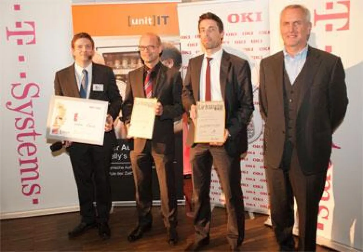 Dr. Klaus Pirklbauer (2vl) vom SCCH und DI Klaus Kafka (3vl) von der ALPINE ENERGIE Österreich freuten sich über die Preise.