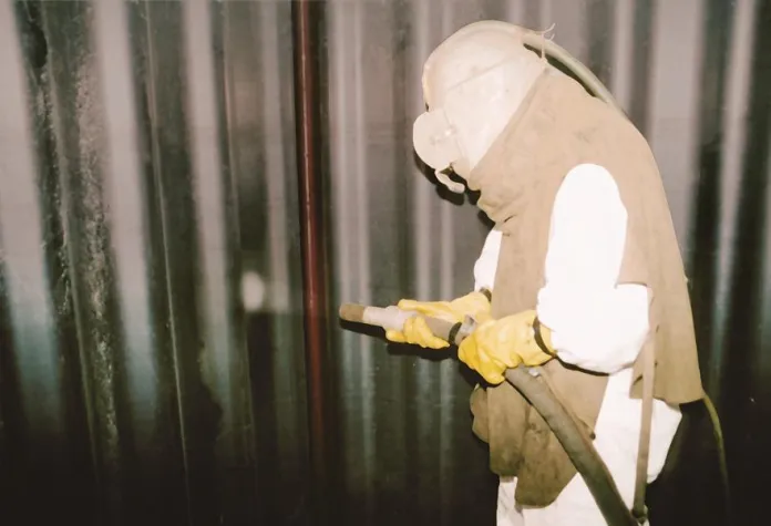 Bild: Heizöltanks regelmäßig reinigen lassen!