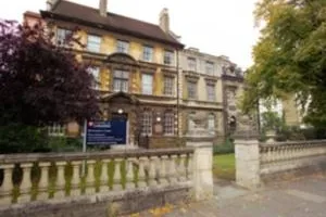 Studienprogramme für ein Trimester oder ein Jahr an einem englischen College Bild: Studienprogramme für ein Trimester oder ein Jahr an einem englischen College