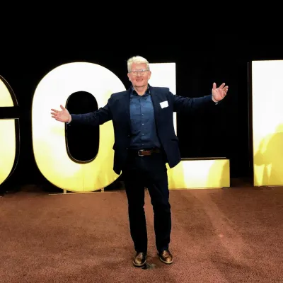 Bild: Besser scheitern für Unternehmer – Tutzinger brilliert beim Silent Speaker Battle